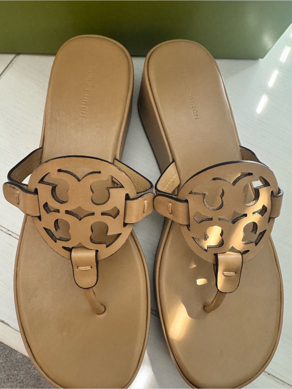 Like New!! Tory Burch Women's Tan Miller 25mm Wedge / Size 8.5